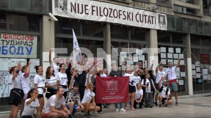 Trkači ispred Filozofskog